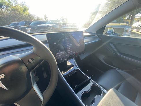 Used 2021 Tesla Model Y Standard Range 4dr Crossover image 12