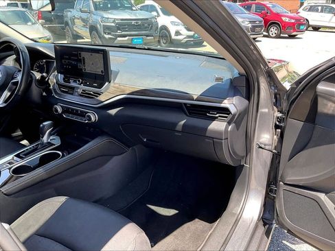 Used 2024 Nissan Altima 2.5 SV w/ SV Premium Package FWD image 13
