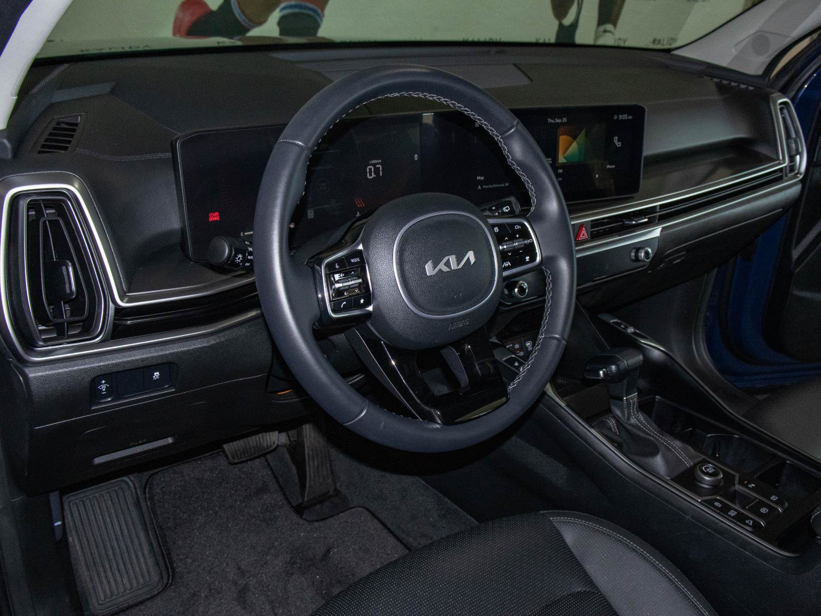 Used 2025 Kia Sorento S w/ Panoramic Sunroof Package FWD image 6