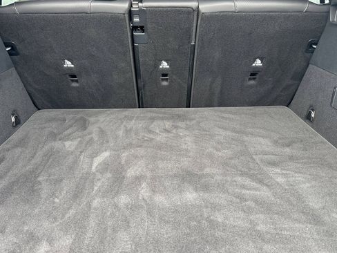 Used 2025 Mercedes-Benz GLC 300 4MATIC image 35