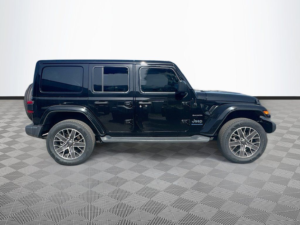 Used 2023 Jeep Wrangler Unlimited Sahara w/ Cold Weather Group AWD/4WD image 5