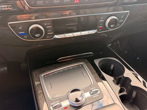 Used 2019 Audi Q7 3.0T Prestige w/ Prestige Package AWD/4WD image 21