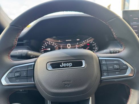 Used 2025 Jeep Compass Trailhawk AWD/4WD image 27