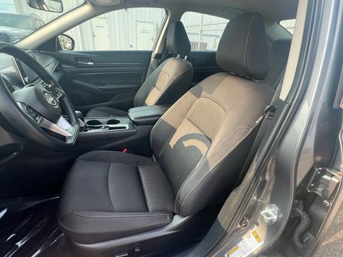 Used 2025 Nissan Altima 2.5 SV FWD image 13