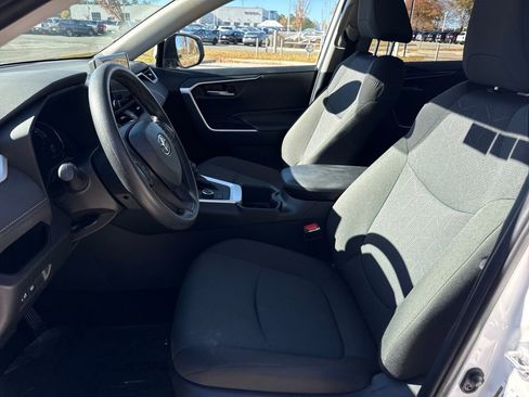 Used 2025 Toyota RAV4 XLE image 13