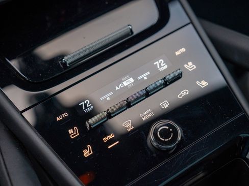 Used 2025 Porsche Cayenne image 21