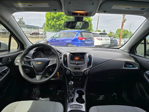 Used 2019 Chevrolet Cruze LS FWD image 12