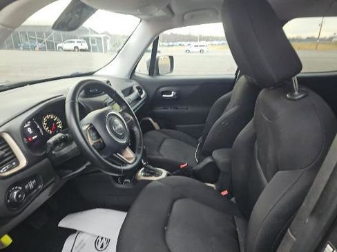 Used 2017 Jeep Renegade Latitude image 10