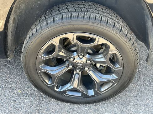 Used 2020 RAM 1500 Limited w/ Black Appearance Package AWD/4WD image 12