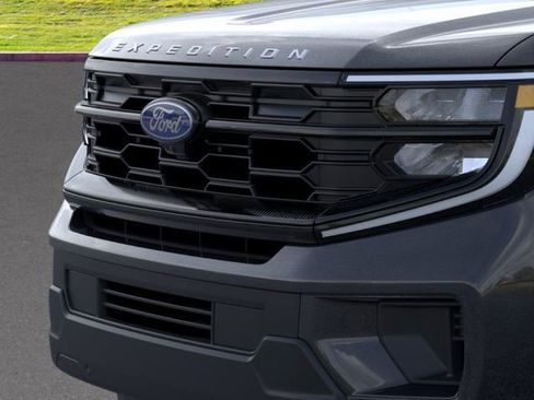 New 2026 Ford Expedition Active image 17