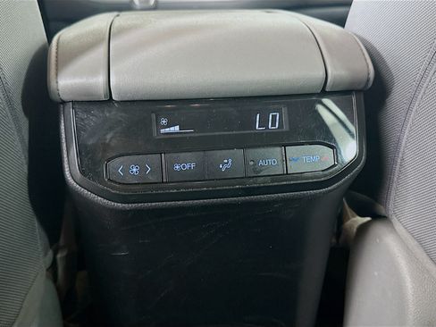 Used 2022 Toyota Highlander LE FWD image 26