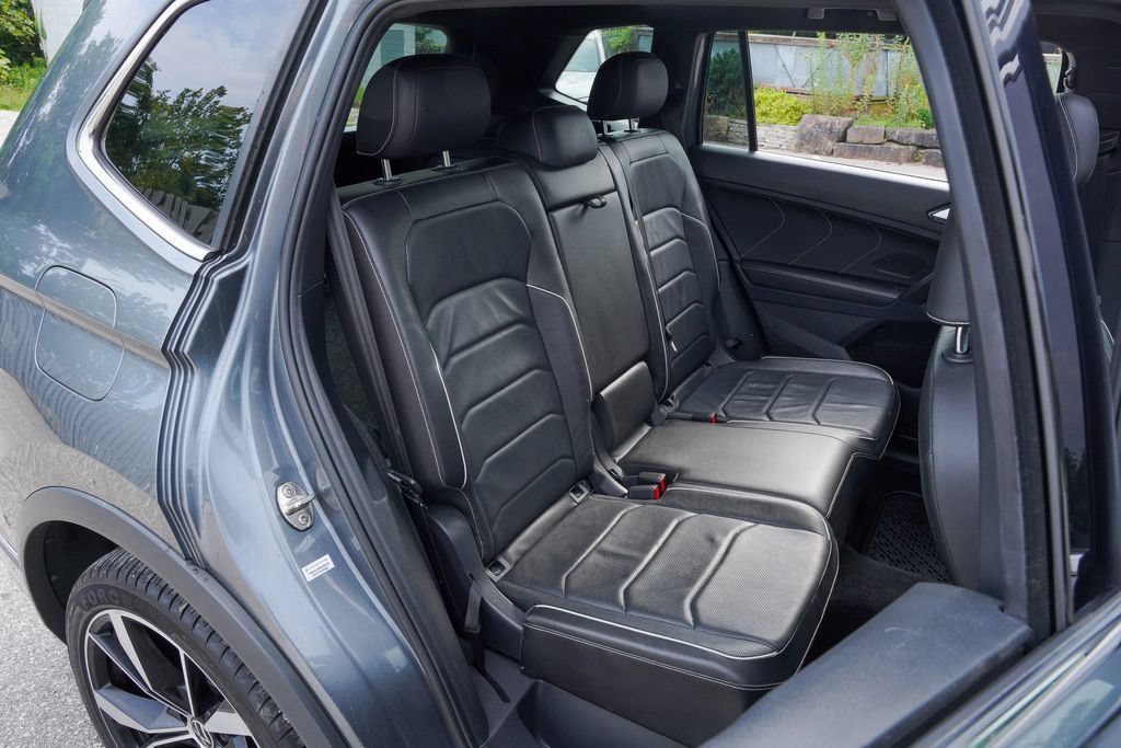 Used 2022 Volkswagen Tiguan SEL R-Line AWD/4WD image 37