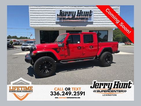 Used 2025 Jeep Gladiator Sport AWD/4WD image 1