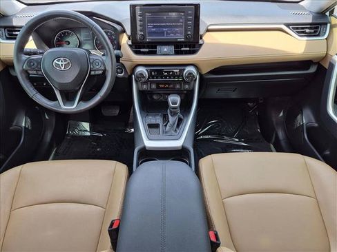 Used 2020 Toyota RAV4 XLE Premium FWD image 16