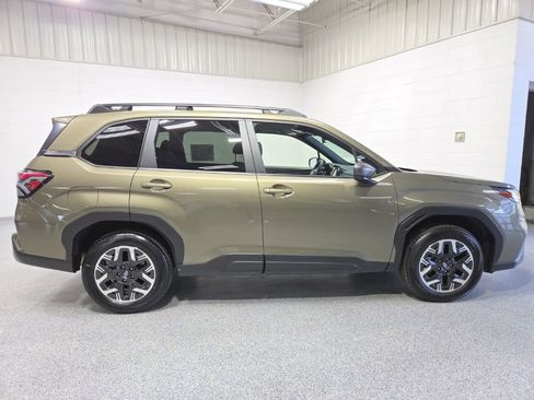 Used 2025 Subaru Forester Premium AWD/4WD image 8