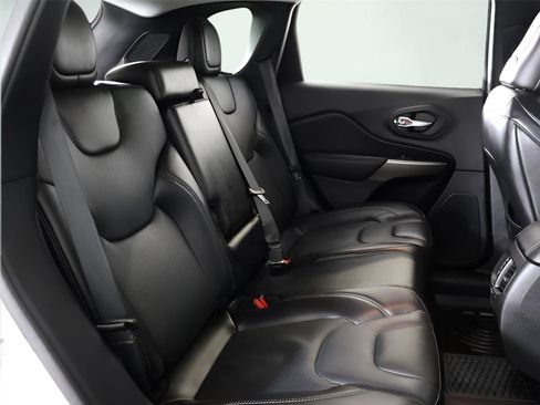 Used 2021 Jeep Cherokee Latitude Lux image 32