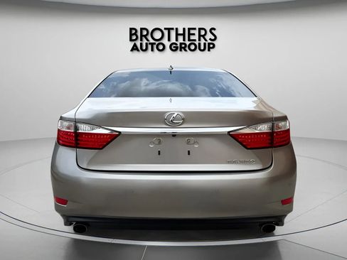 Used 2015 Lexus ES 350 w/ Luxury Package FWD image 9