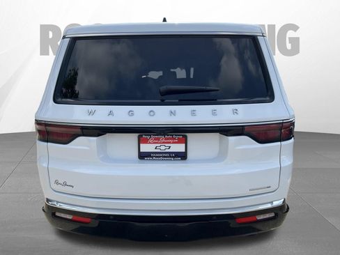 Used 2024 Jeep Wagoneer L Series II RWD image 5