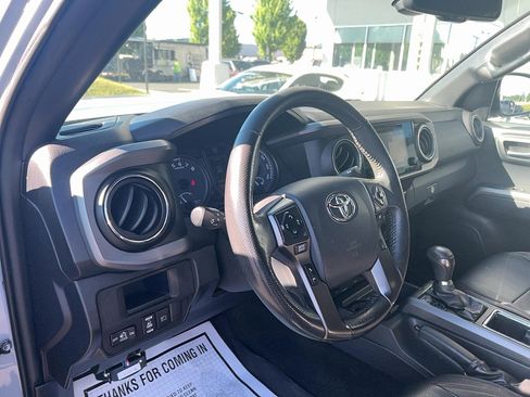 Used 2019 Toyota Tacoma TRD Off-Road AWD/4WD image 23