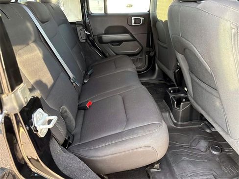 Used 2022 Jeep Wrangler Unlimited Sahara image 15