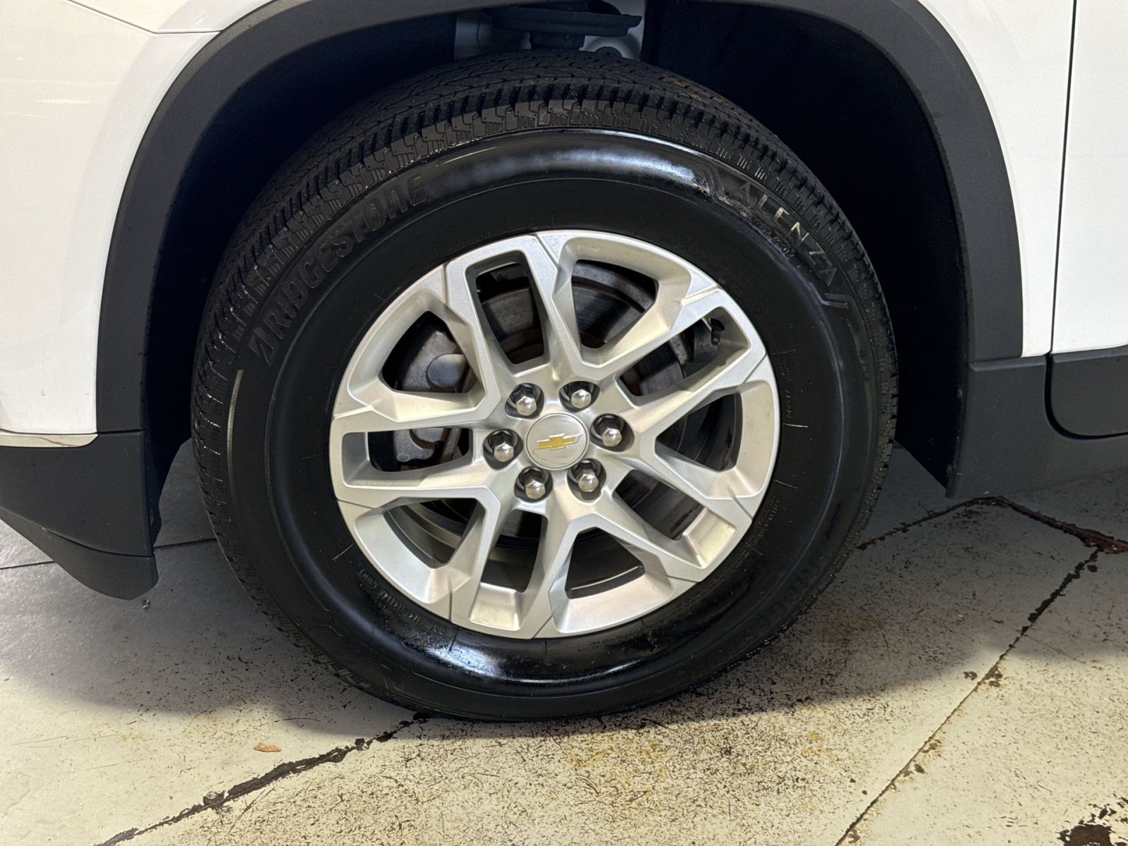 Used 2020 Chevrolet Traverse LT FWD image 13