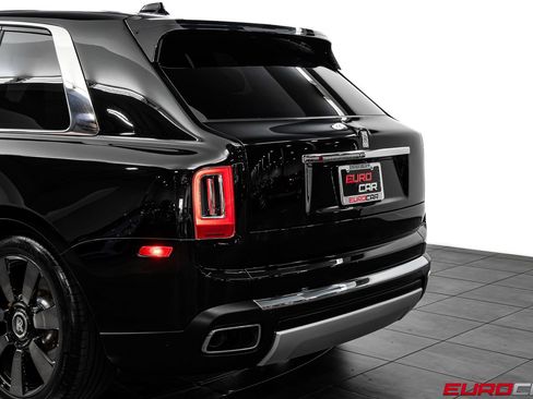 Used 2023 Rolls-Royce Cullinan AWD/4WD image 17