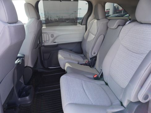 Used 2024 Toyota Sienna LE w/ LE Plus Package image 13