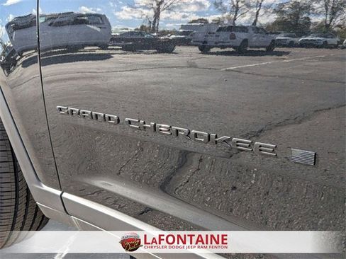 New 2025 Jeep Grand Cherokee Altitude image 10