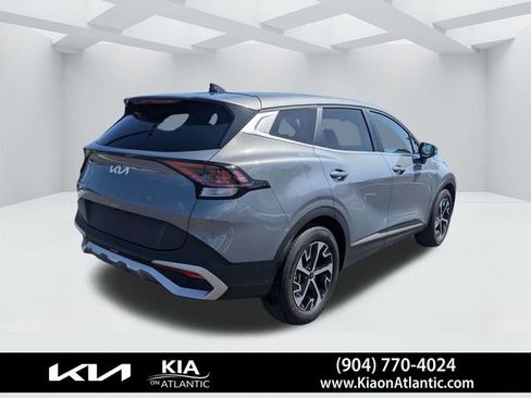 Used 2025 Kia Sportage EX image 3