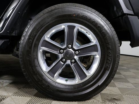 Used 2020 Jeep Wrangler Unlimited Sahara w/ Uconnect 4C Nav & Sound Group image 15