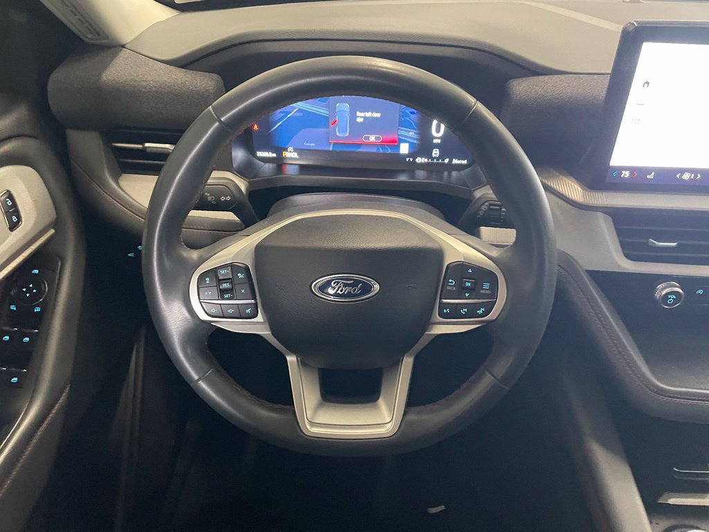 Used 2025 Ford Explorer Active RWD image 13