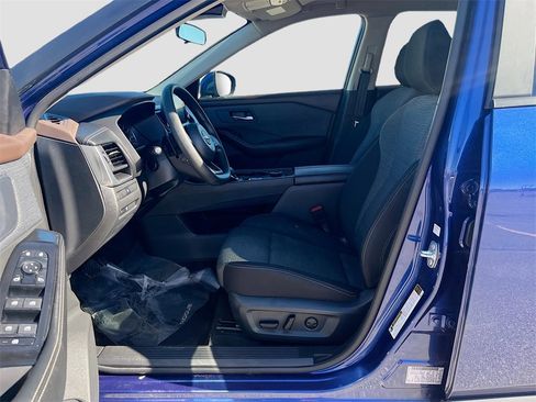 Used 2023 Nissan Rogue SV image 20