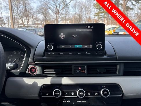 Used 2023 Honda Pilot LX image 19