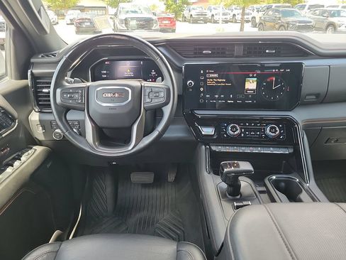 Used 2024 GMC Sierra 1500 AT4 w/ Technology Package AWD/4WD image 10