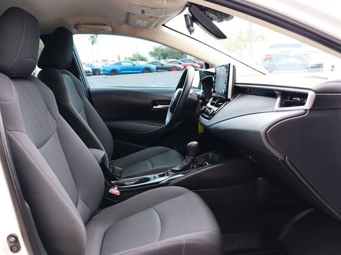Used 2021 Toyota Corolla LE FWD image 34