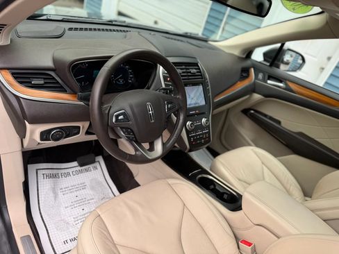 Used 2019 Lincoln MKC Select w/ Select Plus Package AWD/4WD image 9