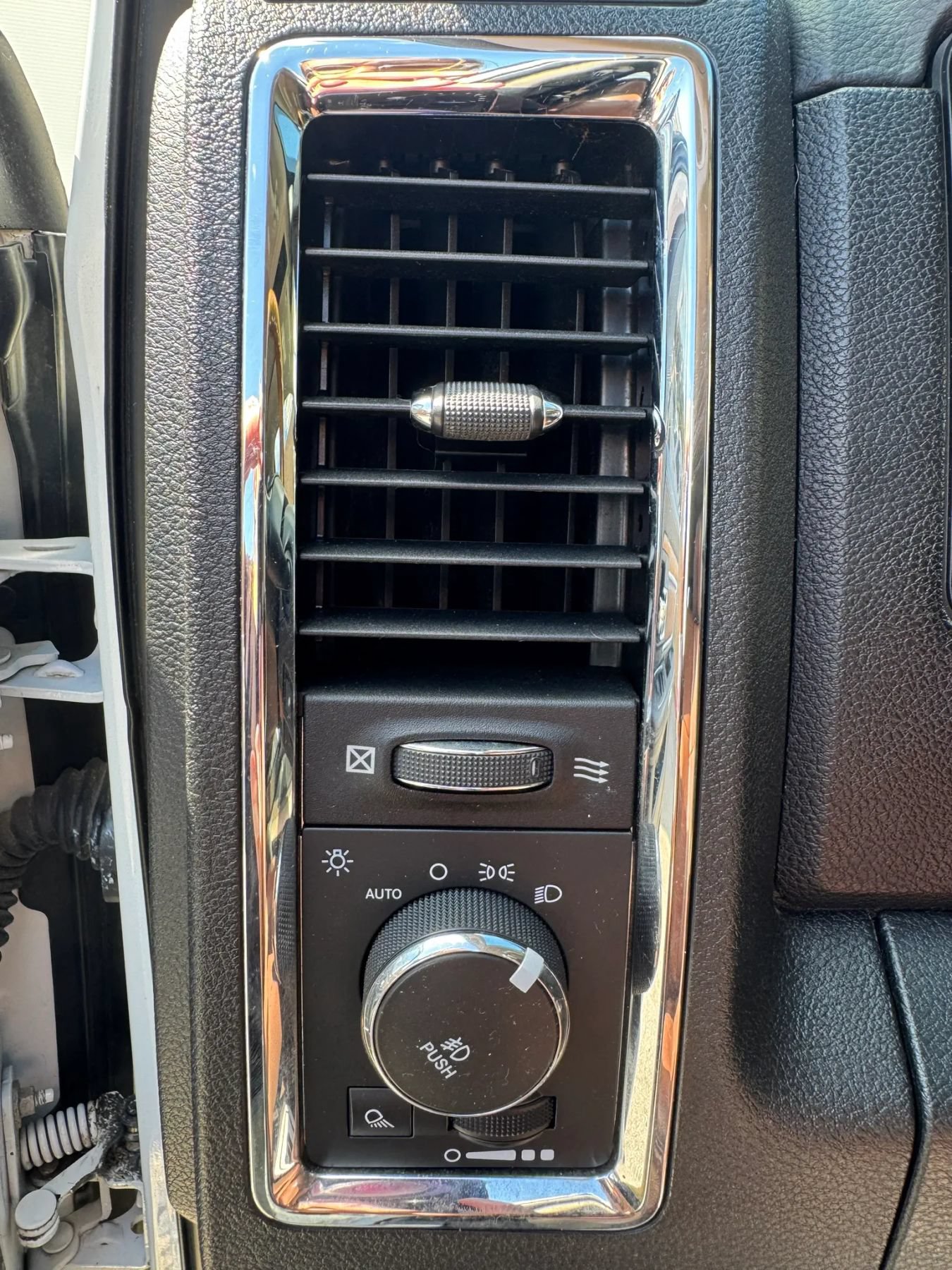 Used 2015 RAM 3500 Laramie Longhorn AWD/4WD image 32