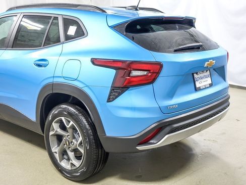 New 2026 Chevrolet Trax LT w/ Driver Confidence Package image 8
