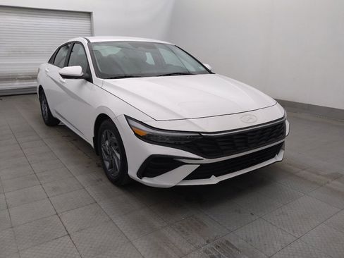 Used 2024 Hyundai Elantra SEL FWD image 13