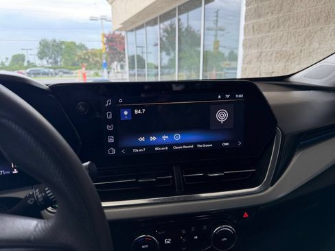Used 2025 Chevrolet Trax LT FWD image 20