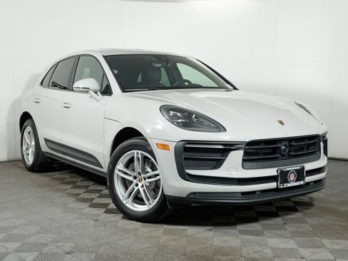 Used 2023 Porsche Macan Turbo image 9