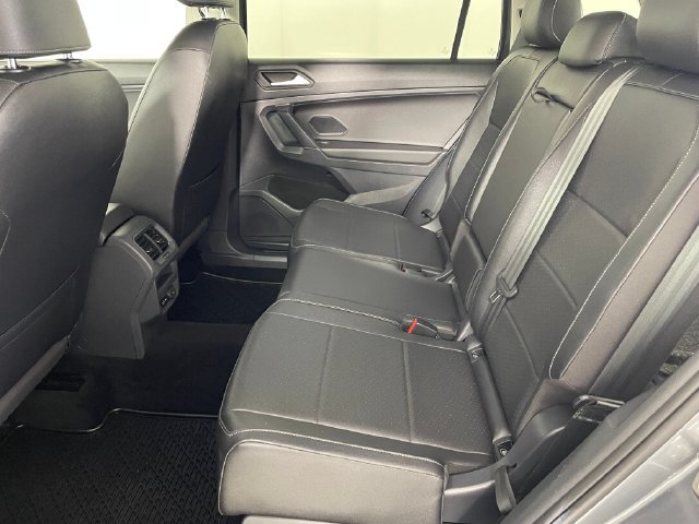 Used 2020 Volkswagen Tiguan SE w/ Panoramic Sunroof Package AWD/4WD image 16