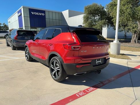 Used 2019 Volvo XC40 T5 R-Design image 4