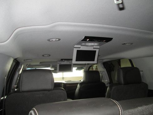 Used 2017 GMC Yukon XL Denali w/ Open Road Package image 32