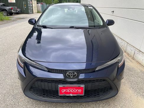 Used 2020 Toyota Corolla LE FWD image 3