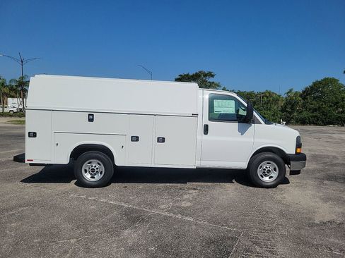 New 2025 GMC Savana 3500 w/ Power Convenience Package RWD image 4