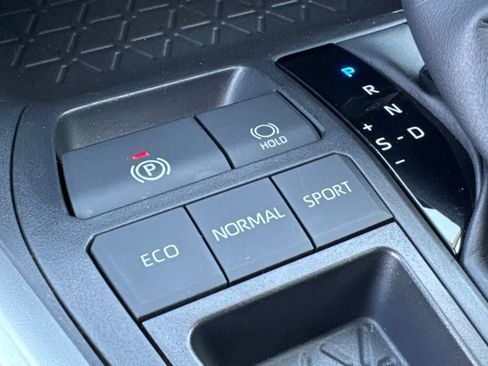 Certified 2025 Toyota RAV4 XLE FWD image 29