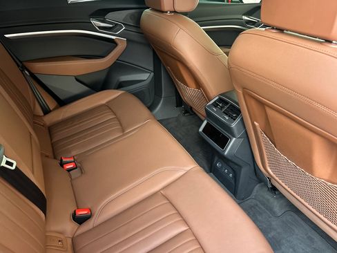 Used 2024 Audi Q8 e-tron Premium image 19