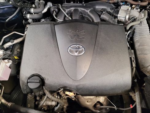 Used 2021 Toyota Highlander LE FWD image 30