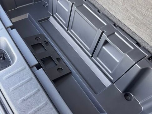 Used 2025 Nissan Pathfinder SL image 16